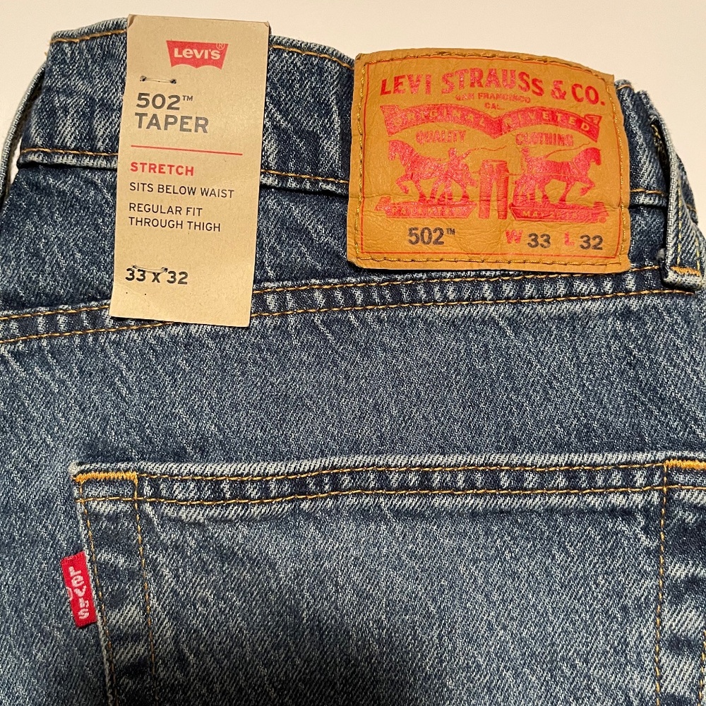 Levi’s 33x32. 502 Taper Strech